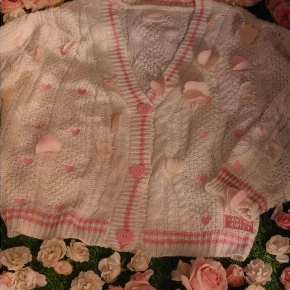 Taylor Swift Lover Heart-Patterned White and Pink Cardigan - Picture 5 of 5